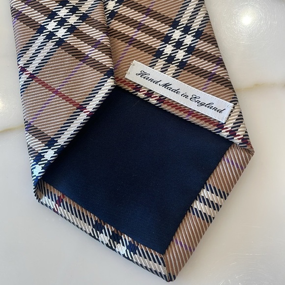 ⭐️Burberry Brown/Tan Plaid Design Tie—FABULOUS!!  New With Tags! - Picture 5 of 7